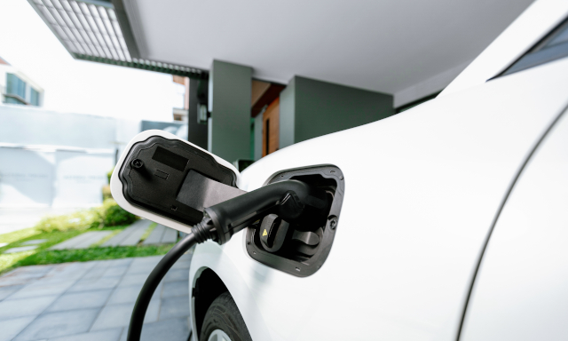 Mit unserer Wallbox und der Ladekarte sind Sie im ganzen Land sauber unterwegs.